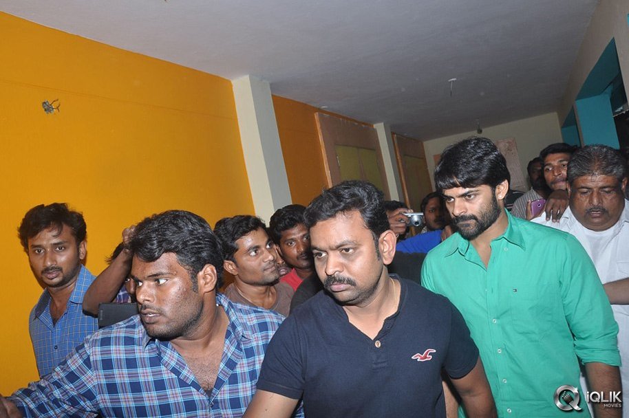 Pilla-Nuvvu-Leni-Jeevitham-Movie-Team-Visits-Viswanath-Theatre